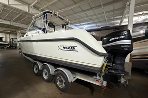2001 Boston Whaler 26 Conquest thumbnail 7