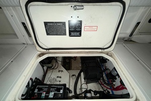 2001 Boston Whaler 26 Conquest thumbnail 19