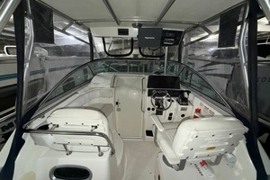 2001 Boston Whaler 26 Conquest thumbnail 17