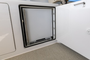 2018 52 Viking Sport Tower Wild Eagle Helm Refrigerator