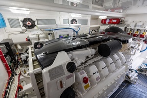 2018 52 Viking Sport Tower Wild Eagle Engine Room (5)