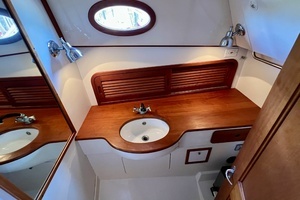 1995 Hinckley Picnic Boat 36 Classic thumbnail 11