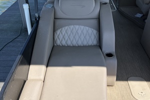 21ft Bennington Yacht For Sale