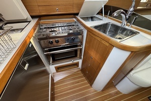 2019 Catalina 315 thumbnail 32