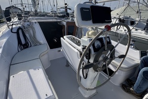 2019 Catalina 315 thumbnail 17