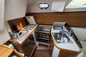 2019 Catalina 315 thumbnail 30