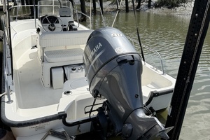 17ft Boston Whaler Yacht For Sale