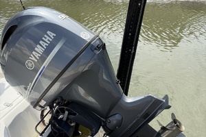 17ft Boston Whaler Yacht For Sale