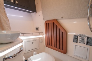 Boston Whaler 380 Realm -