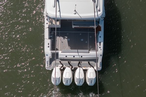 Boston Whaler 380 Realm -