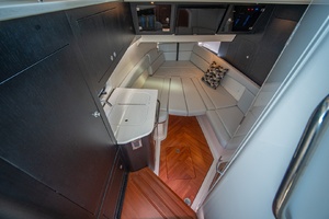 Boston Whaler 380 Realm -