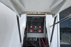 2005 Meridian 411 Sedan thumbnail 37