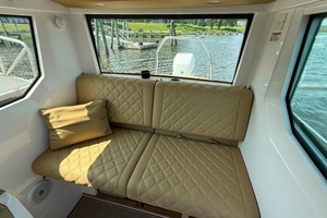 2021 Axopar 28 Cabin thumbnail 18
