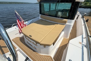 2021 Axopar 28 Cabin thumbnail 7