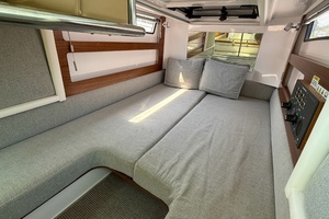 2021 Axopar 28 Cabin thumbnail 21