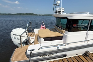2021 Axopar 28 Cabin thumbnail 6