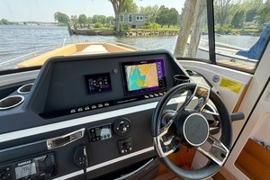 2021 Axopar 28 Cabin thumbnail 15