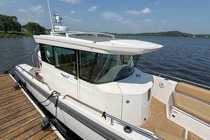 2021 Axopar 28 Cabin thumbnail 5