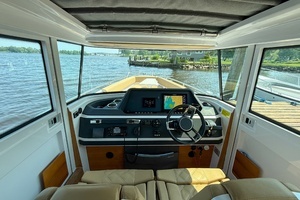 2021 Axopar 28 Cabin thumbnail 13