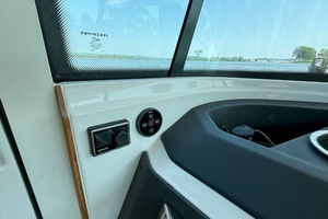 2021 Axopar 28 Cabin thumbnail 26