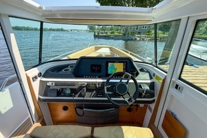 2021 Axopar 28 Cabin thumbnail 12