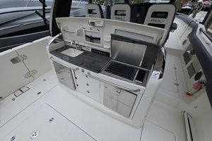 2021 Boston Whaler 420 Outrage BFT-Profile