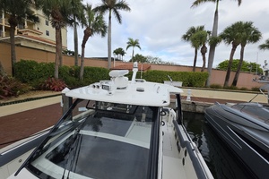 2021 Boston Whaler 420 Outrage BFT-Profile