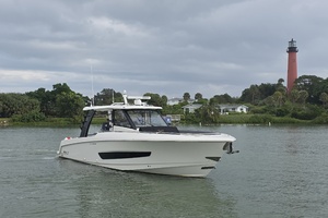 2021 Boston Whaler 420 Outrage BFT- Profile