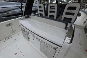 2021 Boston Whaler 420 Outrage BFT-Profile