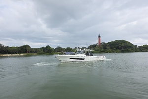 2021 Boston Whaler 420 Outrage BFT- Profile