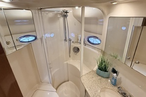 2003 Sea Ray 450 Express Bridge thumbnail 21