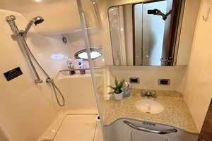 2003 Sea Ray 450 Express Bridge thumbnail 18