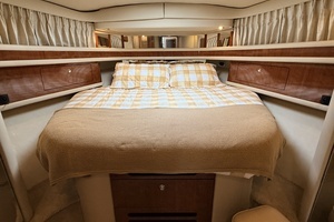 2003 Sea Ray 450 Express Bridge thumbnail 4