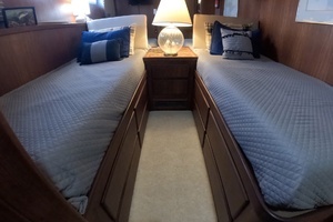 1987 Hatteras Motor Yacht thumbnail 21