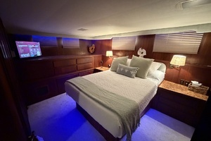 1987 Hatteras Motor Yacht thumbnail 75