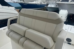 28ft Boston Whaler Yacht For Sale