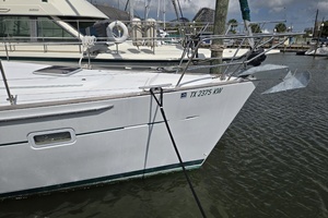 2004 Beneteau 423 thumbnail 10