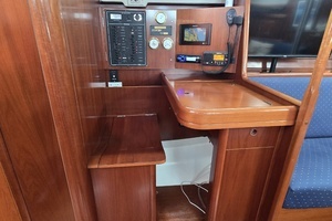 2004 Beneteau 423 thumbnail 37