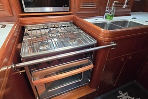 2004 Beneteau 423 thumbnail 42