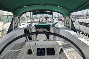 2004 Beneteau 423 thumbnail 25