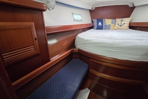 2004 Beneteau 423 thumbnail 48