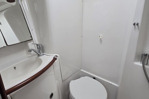 2004 Beneteau 423 thumbnail 53
