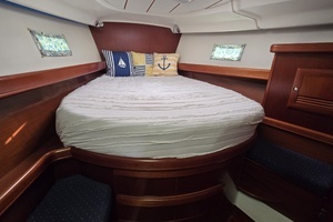 2004 Beneteau 423 thumbnail 50