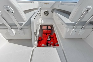 33ft Invincible Yacht For Sale