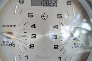 2008 Rinker 300 Express thumbnail 8