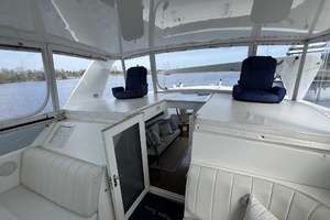 1993 Hatteras 52 Motor Yacht thumbnail 36