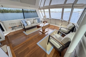 1993 Hatteras 52 Motor Yacht thumbnail 21