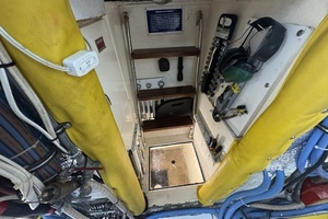 1993 Hatteras 52 Motor Yacht thumbnail 86