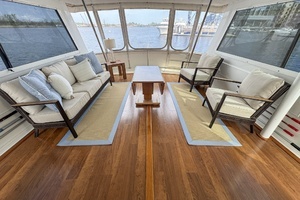 1993 Hatteras 52 Motor Yacht thumbnail 23