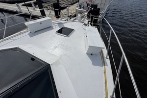 1993 Hatteras 52 Motor Yacht thumbnail 17